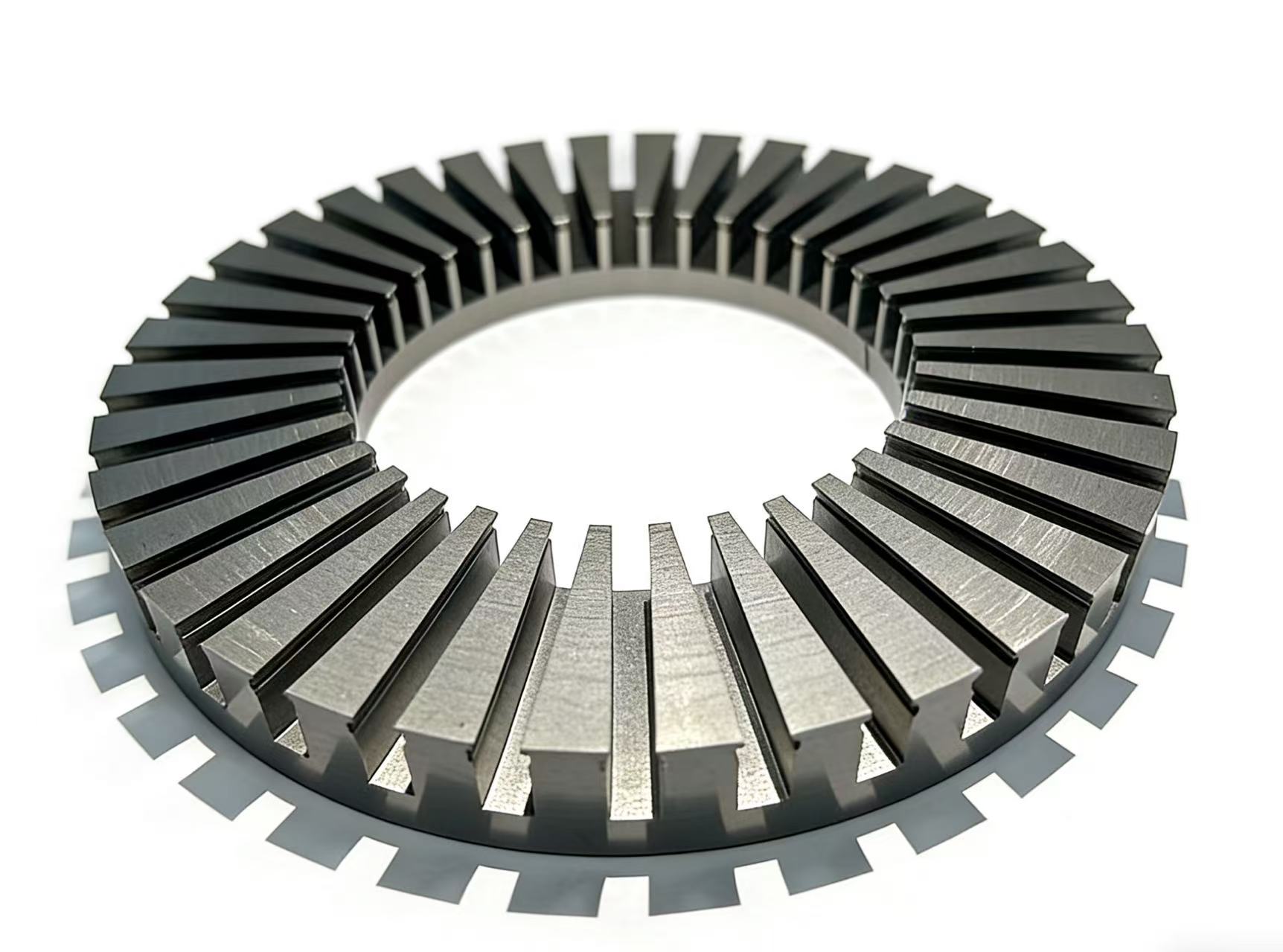 Avantages et applications de la technologie de revêtement auto-adhésif pour l'acier au silicium ultra-mince.